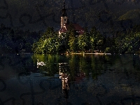 Kościół Zwiastowania Marii Panny, Jezioro Bled, Łabędź, Słowenia, Wyspa Blejski Otok, Wieczór