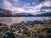 Jezioro Hofreistae, Norwegia, Miejscowość Bjerkreim, Kamienie, Niebo, Góry, Skały, Rogaland