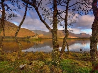 Ruiny, Twierdza, Wzgórza, Jezioro Awe, Szkocja, Drzewa, Chmury, Kilchurn Castle, Gałęzie, Zamek, Niebo