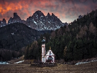 Las, Włochy, Dolomity, Dolina Val di Funes, Góry, Kościół św. Jana, Masyw Odle, Zachód słońca