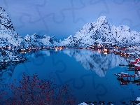 Morze Norweskie, Śnieg, Reine, Lofoty, Norwegia, Domy, Zima, Góry, Wyspa Moskenesoya