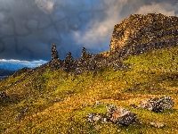 Wzgórze The Storr, Chmury, Szkocja, Ciemne, Półwysep Trotternish, Skały, Wyspa Skye