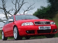 Czerwone, Audi RS4