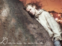 beżowa kurtka, Dominic Monaghan, jeansy