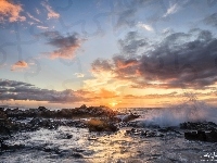 Maui, Chmury, Skały, Zachód słońca, Hawaje, Morze, Fale