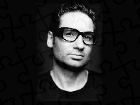 okulary, czarna koszulka, David Duchovny