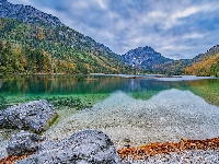 Drzewa, Jesień, Las, Góry, Jezioro Langbathseen, Liście, Austria, Kamienie