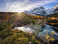 Promienie słońca, Norwegia, Jezioro, Jesień, Góry, Lofoty, Drzewa