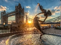 Fontanna Girl with a Dolphin Fountain, Londyn, Rzeka Tamiza, Anglia, Wschód słońca, Most Tower Bridge