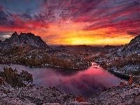 Jezioro Perfection Lake, Stan Waszyngton, Zachód słońca, Stany Zjednoczone, Rezerwat przyrody Alpine Lakes Wilderness, Góry