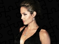 Angelina Jolie, Biżuteria
