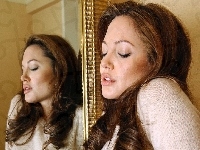 kręcone włosy, Angelina Jolie, lustro