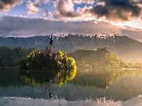 Wschód Słońca, Jezioro Bled, Kościół, Słowenia, Alpy Julijskie, Mgła
