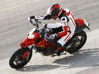 Motocyklista, Ducati Hypermotard 1100, Kask