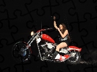 Na, Miley Cyrus, Motocyklu