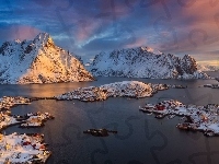 Lofoty, Góry, Chmury, Wioska Reine, Norwegia, Wyspa Moskenesøya, Wschód słońca
