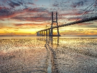 Vasco da Gama, Rzeka Tag, Most, Portugalia, Zachód słońca, Chmury, Lizbona