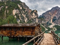 Jezioro Pragser Wildsee, Góry, Szopa, Włochy, Dolomity, Pomost
