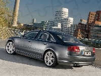 Audi S8, Budynki