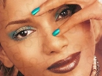 turkusowe, Halle Berry, makijaż, paznokcie