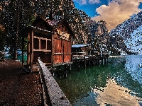 Jezioro, Południowy Tyrol, Włochy, Góry, Pragser Wildsee, Domy, Pomost, Dolomity, Lago di Braies