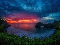 Wyspa Lombok, Rośliny, Zachód Słońca, Prowincja Nusa Tenggara, Niebo, Indonezja, Morze Balijskie, Skała