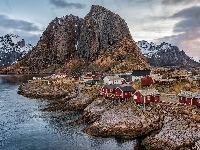 Wioska Reine, Góry, Norwegia, Lofoty, Wyspa Moskenesøya