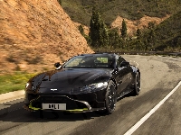Aston Martin Vantage V8, Droga