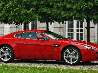 Czerwony, Aston Martin V8 Vantage