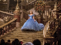 Suknia, Niebieska, Kopciuszek, Cinderella, Lily James, Film, Dziewczyna, Schody, Aktorka