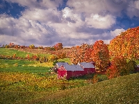 Jesień, Czerwone, Stodoły, Chmury, Farma Jenne Farm, Stany Zjednoczone, Stan Vermont, Drzewa, Drewniane, Wieś Reading, Wzgórza, Domy