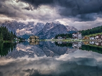 Góry Dolomity, Domy, Włochy, Jezioro Misurina, Miejscowość Cortina dAmpezzo, Masyw Punta Sorapiss, Region Cadore