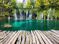 Skały, Jezioro, Chorwacja, Pomost, Wodospad, Drzewa, Park Narodowy Jezior Plitwickich