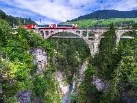 Rzeka, Skały, Wąwóz Schinschlucht, Most, Szwajcaria, Kamienny, Kanton Gryzonia, Pociąg, Łukowy, Drzewa, Solisbrucke