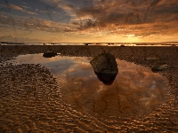 Kamienie, Brzeg, Zachód słońca, Morze, Plaża, Kałuża