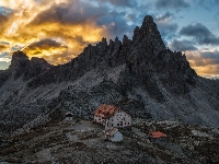 Domy, Dolomity, Włochy, Góry, Masyw Tre Cime di Lavaredo, Chmury