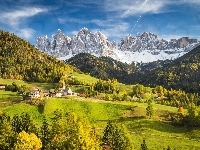 Dolina Val di Funes, Dolomity, Góry, Masyw Odle, Drzewa, Jesień, Włochy, Wieś Santa Maddalena, Lasy
