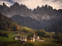 Las, Domy, Wieś, Masyw Odle, Włochy, Góry, Dolina Val di Funes, Kościół, Dolomity, Drzewa, Santa Maddalena