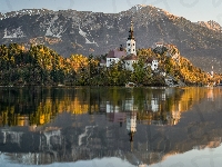 Góry, Słowenia, Odbicie, Jezioro Bled, Kościół Wniebowzięcia Najświętszej Marii Panny, Jesień, Wyspa, Drzewa