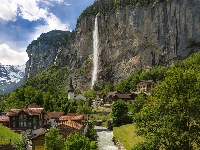 Rzeka Lutschine, Droga, Kościół, Wodospad Staubbach, Szwajcaria, Dolina Lauterbrunnental, Kanton Berno, Drzewa, Góry, Domy, Gmina Lauterbrunnen