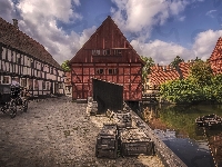 Miasto Aarhus, Skrzynie, Wóz konny, Domy, Łódka, Dania, Rzeka, Beczki