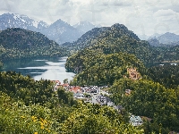 Zamek Hohenschwangau, Jezioro Alpsee, Chmury, Gmina Schwangau, Niemcy, Las, Góry, Miasteczko, Bawaria