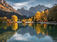 Alpy Julijskie, Jesień, Słowenia, Drzewa, Góry, Jezioro Lake Jasna, Gmina Kranjska Gora