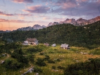 Płaskowyż Komna, Alpy Julijskie, Drogi, Chmury, Słowenia, Domy, Góry, Las, Gmina Kranjska Gora