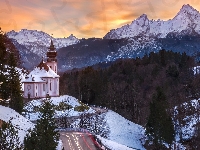 Góry, Droga, Zima, Bawaria, Sanktuarium Maria Gern, Niemcy, Wschód słońca, Lasy, Drzewa, Kościół, Alpy Salzburskie, Berchtesgaden