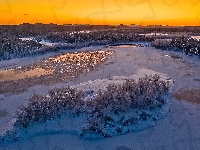 Rzeka Kettujoki, Finlandia, Lód, Zima, Drzewa, Zachód słońca, Ośnieżone, Laponia