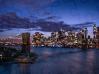 Most Brookliński, Stany Zjednoczone, Nowy Jork, Wieżowce, Cieśnina East River, Brooklyn Bridge, Świt, Manhattan