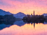 Jezioro Bled, Góry Alpy Julijskie, Odbicie, Kościół Zwiastowania Marii Panny, Słowenia, Wyspa Blejski Otok, Wschód słońca