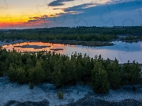 Jezioro, Wschód słońca, Chmury, Lasy