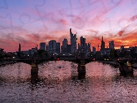 Most, Zachód słońca, Niemcy, Motorówka, Wieżowce, Rzeka Men, Frankfurt nad Menem
